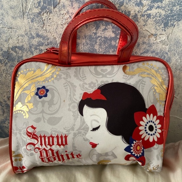 Disney Princess Snow White Makeup Bag - Picture 2 of 5